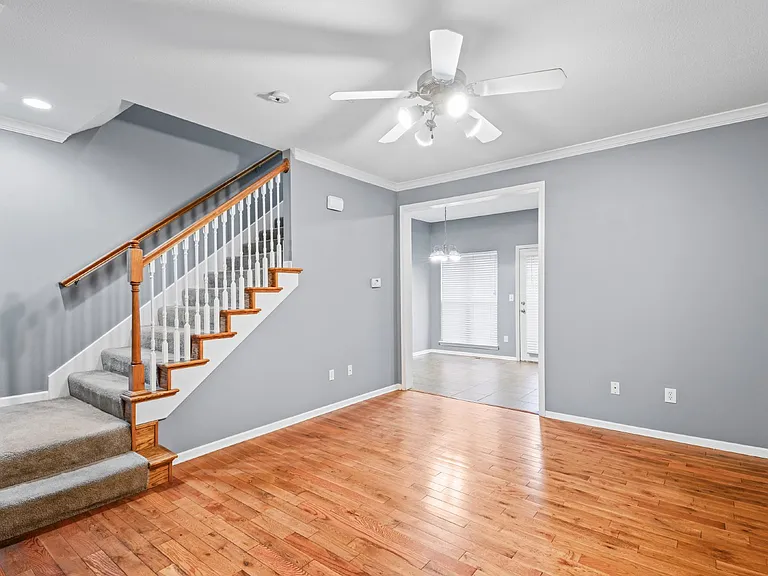 8938 Boehm Dr — Photo 3