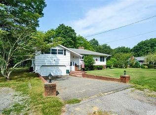 48 Oxbow Rd, Patchogue, NY 11772