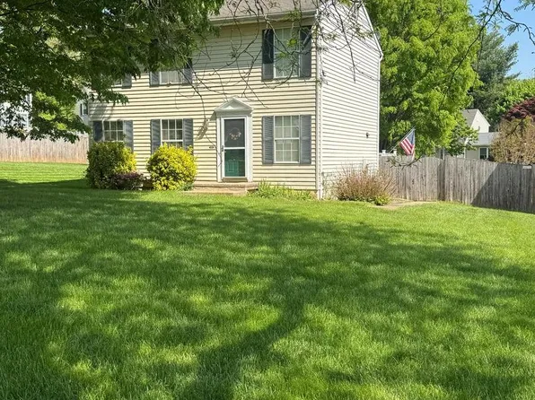 909 Black Spruce Ln, Sykesville, MD 21784