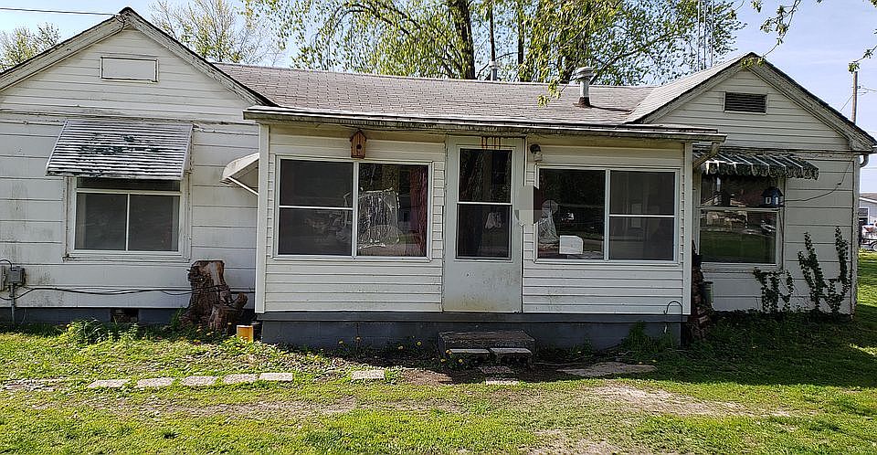 1st image of 702 E Shirley St