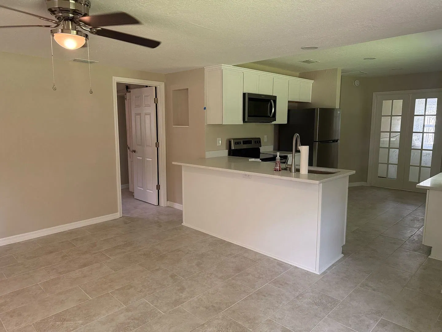 Remodeled 3/2 Belleview Rental — Photo 3
