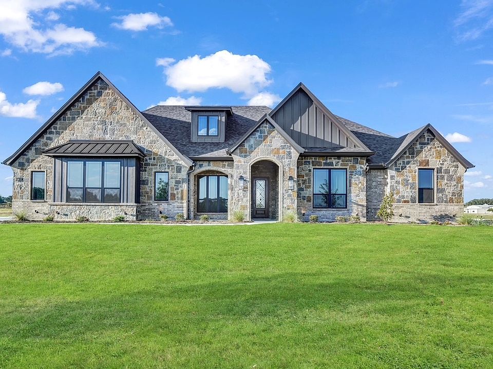 1st image of 167 Daggett Dr