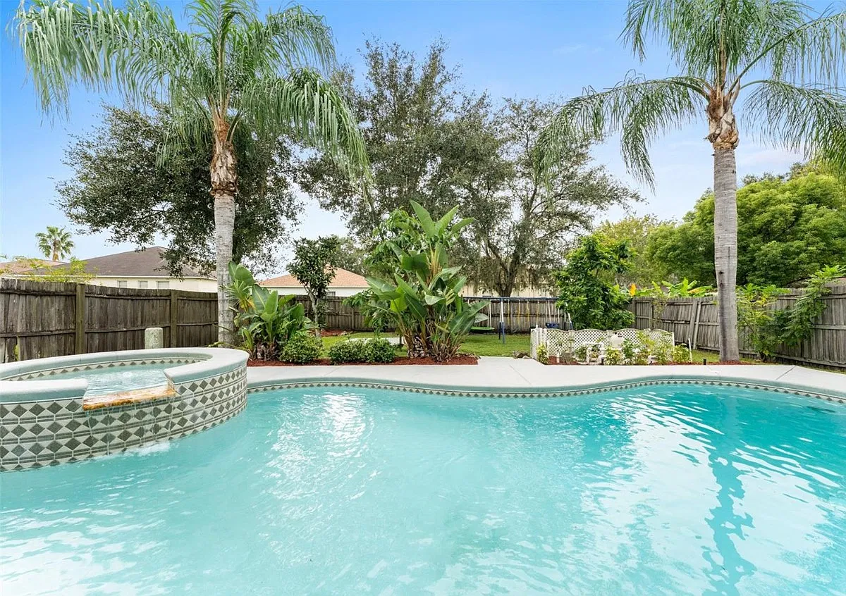 3 bed, 1578 sqft, $2,395 — Photo 1