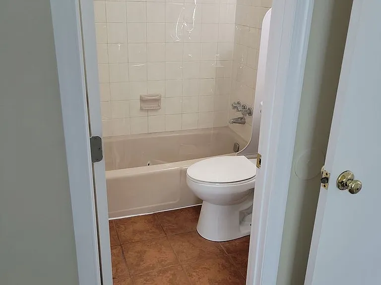 Bay Oaks Park Apartments — Photo 12