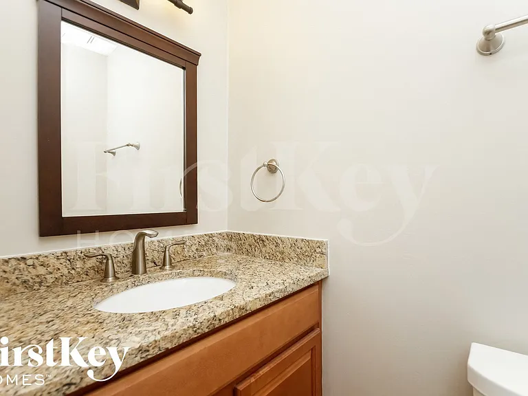 4042 Hampton Ct — Photo 13