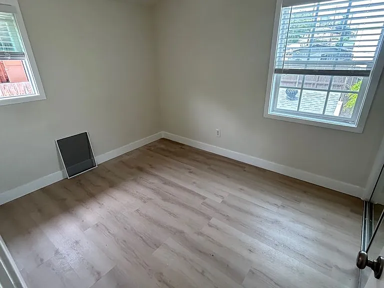 4002-6 Florida Street Apartments — Photo 10