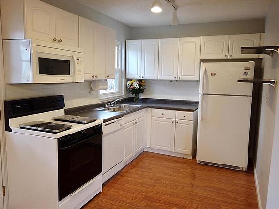 5th image of 11120 Whitehall Manor Dr