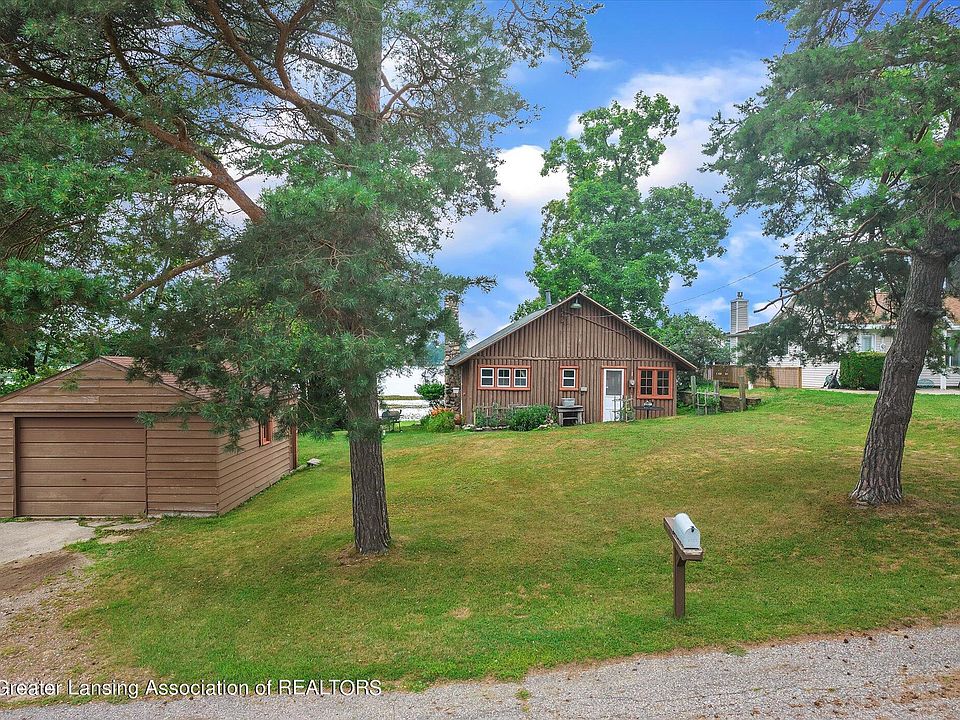 1st image of 5931 Twin Oaks Dr