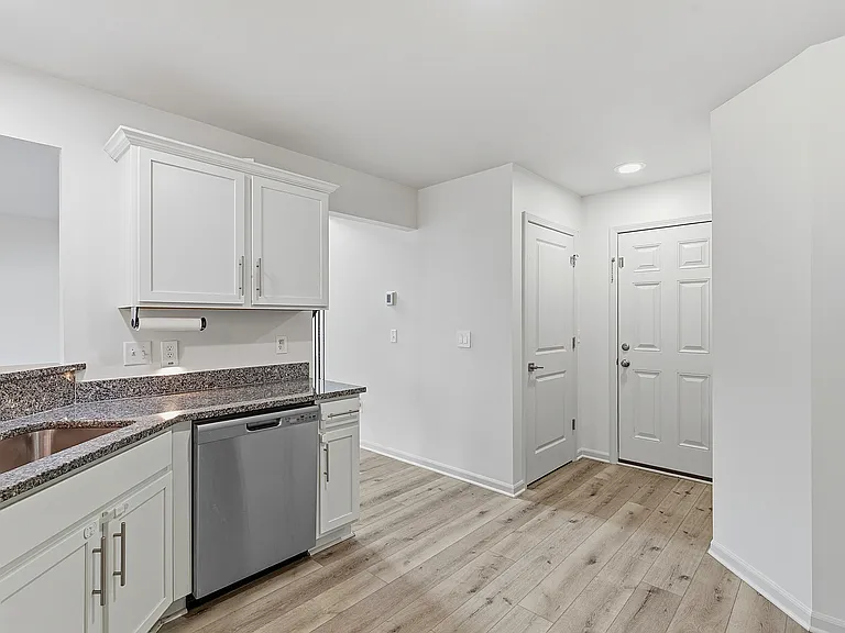 6650 Chandler Dr — Photo 10