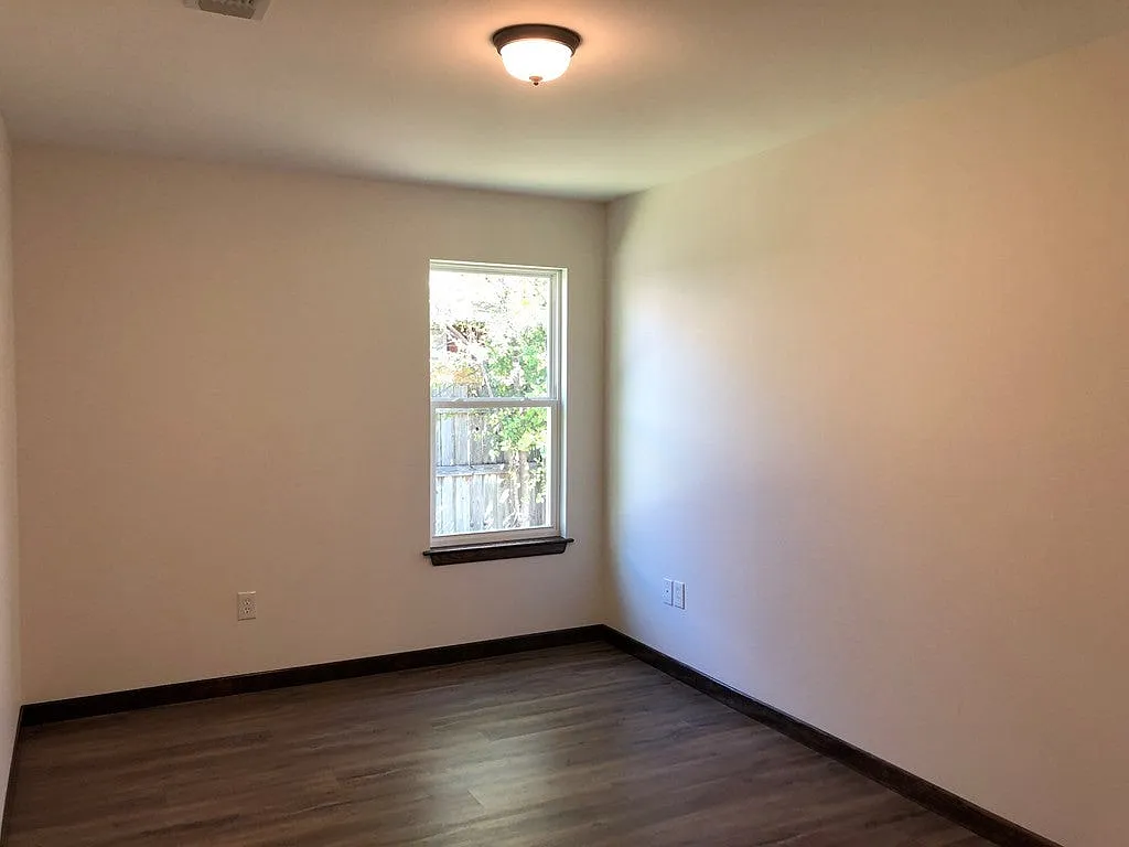 4 bed, 1412 sqft, $1,900 — Photo 4