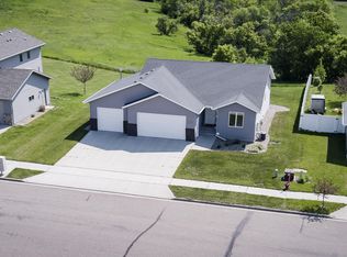 1700 Ridge Dr SE, Mandan, ND 58554