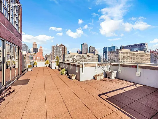 Rented by Sotheby's International Realty | media 10