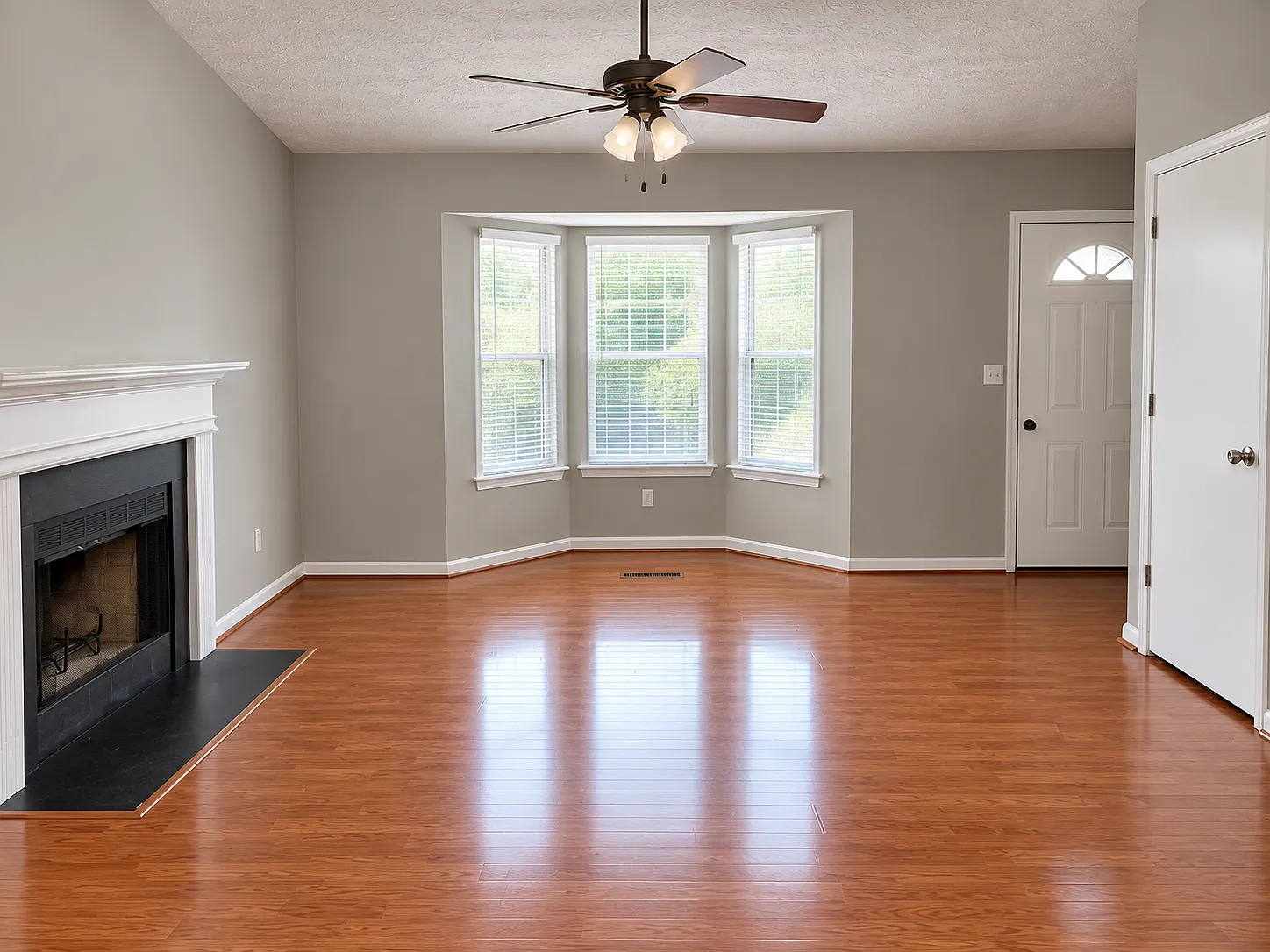 3 bed, 1234 sqft, $1,800 — Photo 4