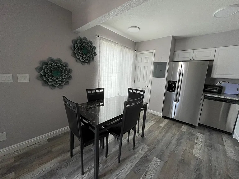2720 Menlo Square Dr #B — Photo 13