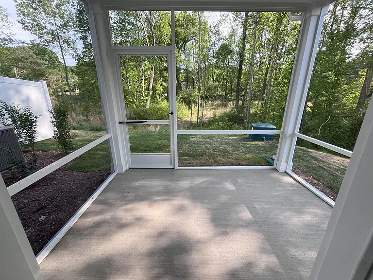 Screened Porch - Beautiful end unit