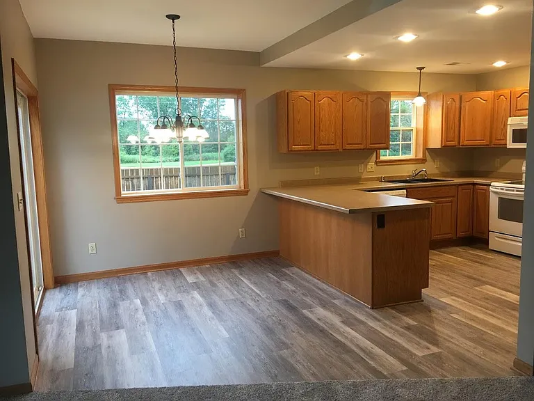 411 Darlene Dr — Photo 5