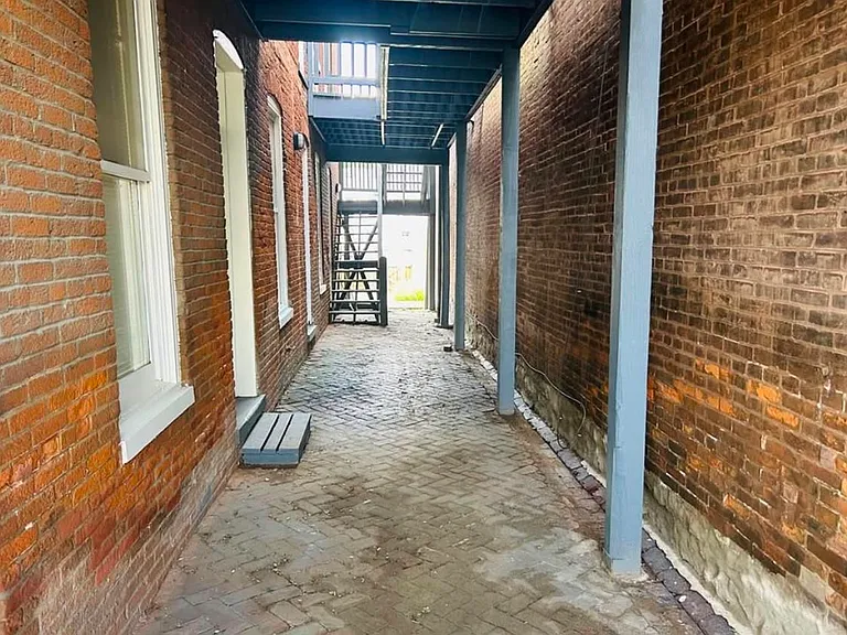 905 Park Ave — Photo 17