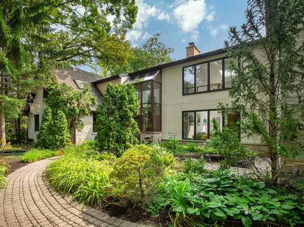 301 Newman Ct, Lake Bluff, IL 60044