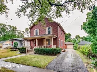 77 Center St, Crystal Lake, IL 60014