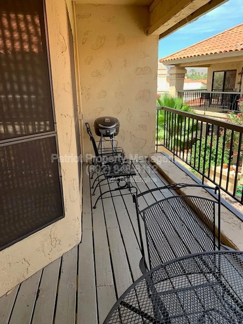 1 bed, 1.0 bath, 698 sqft, $2,000 — Photo 3