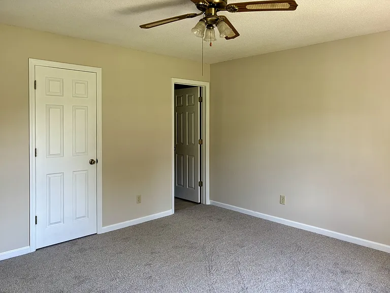 136 Hunt Hollow Dr — Photo 6