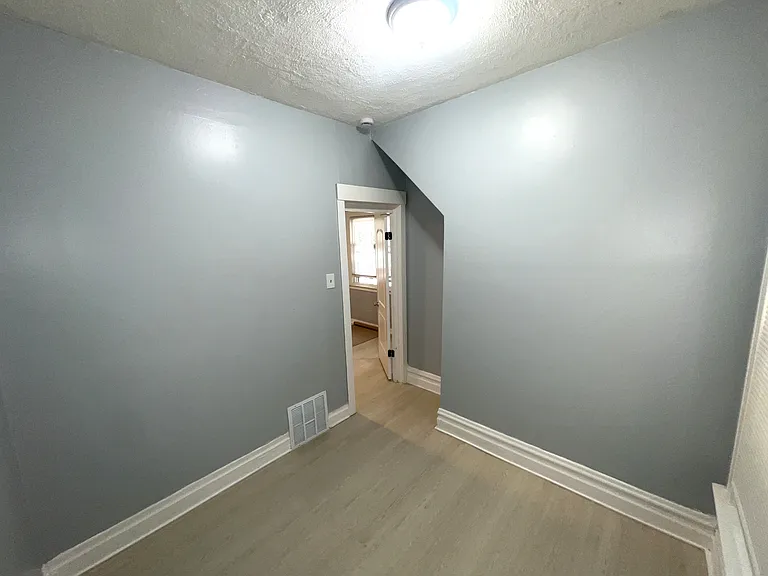 9147 S Woodlawn Ave — Photo 5