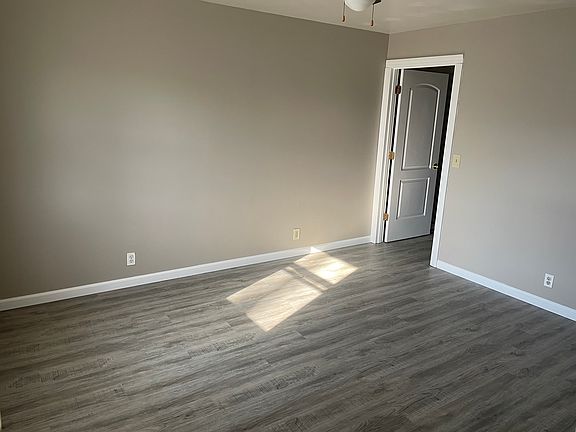 5th image of 826 N Randall Rd