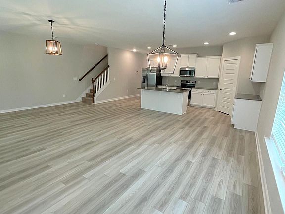 4th image of 299 Shiloh Creek Dr