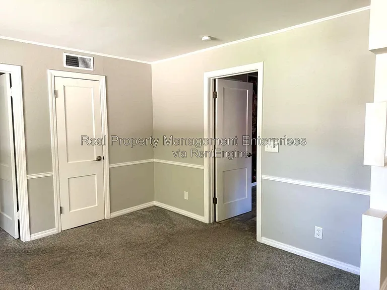 2301 N Warren Ave — Photo 13