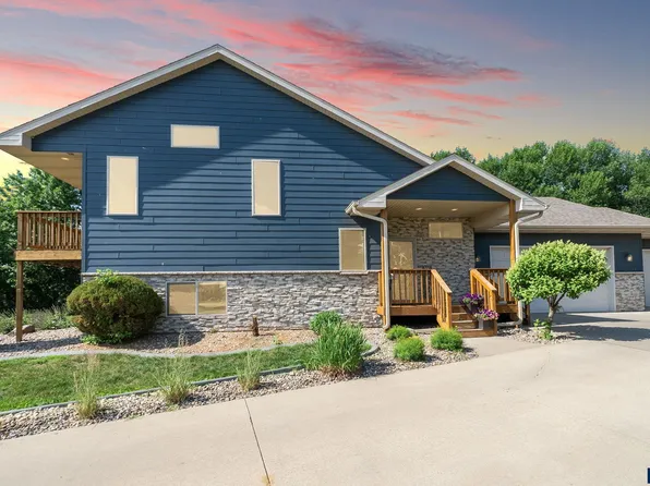 212 N Fairway Dr, Brandon, SD 57005