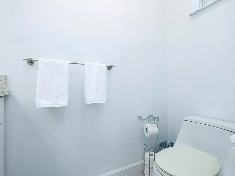 1240 SW 13th Cir — Photo 33