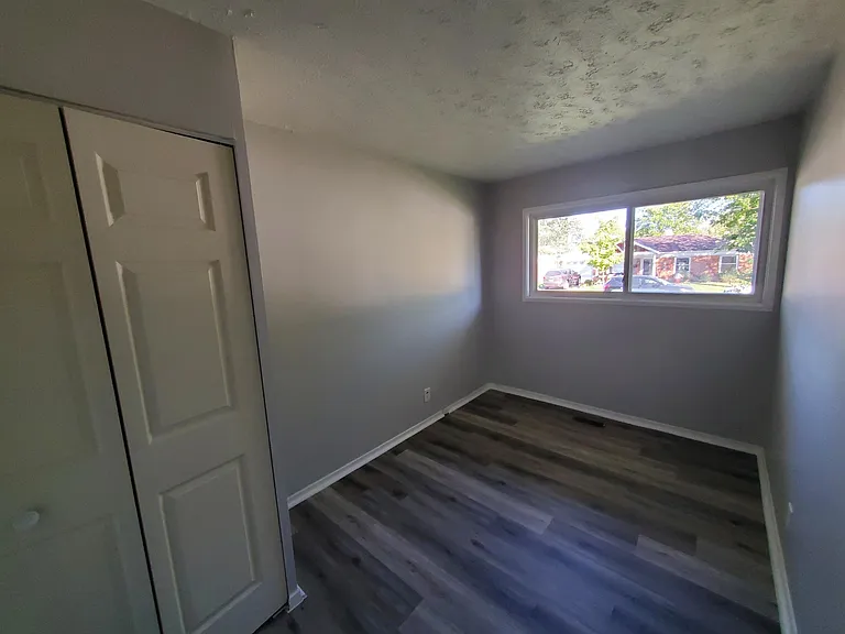 BEDROOM 3: 9FT X 7FT