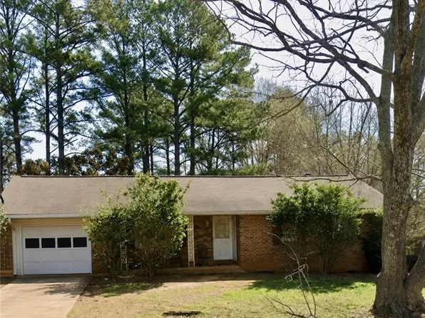 6378 Veracruse Dr, Morrow, GA 30260