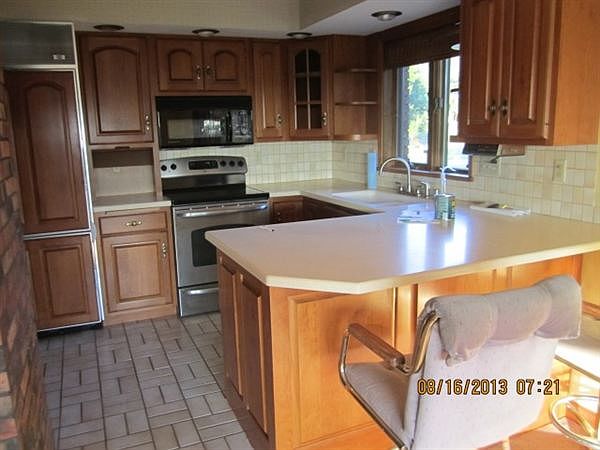 2nd image of 1012 Doty St