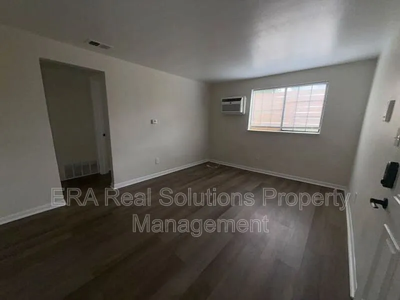 2 bed, 1.0 bath, $1,000 — Photo 2