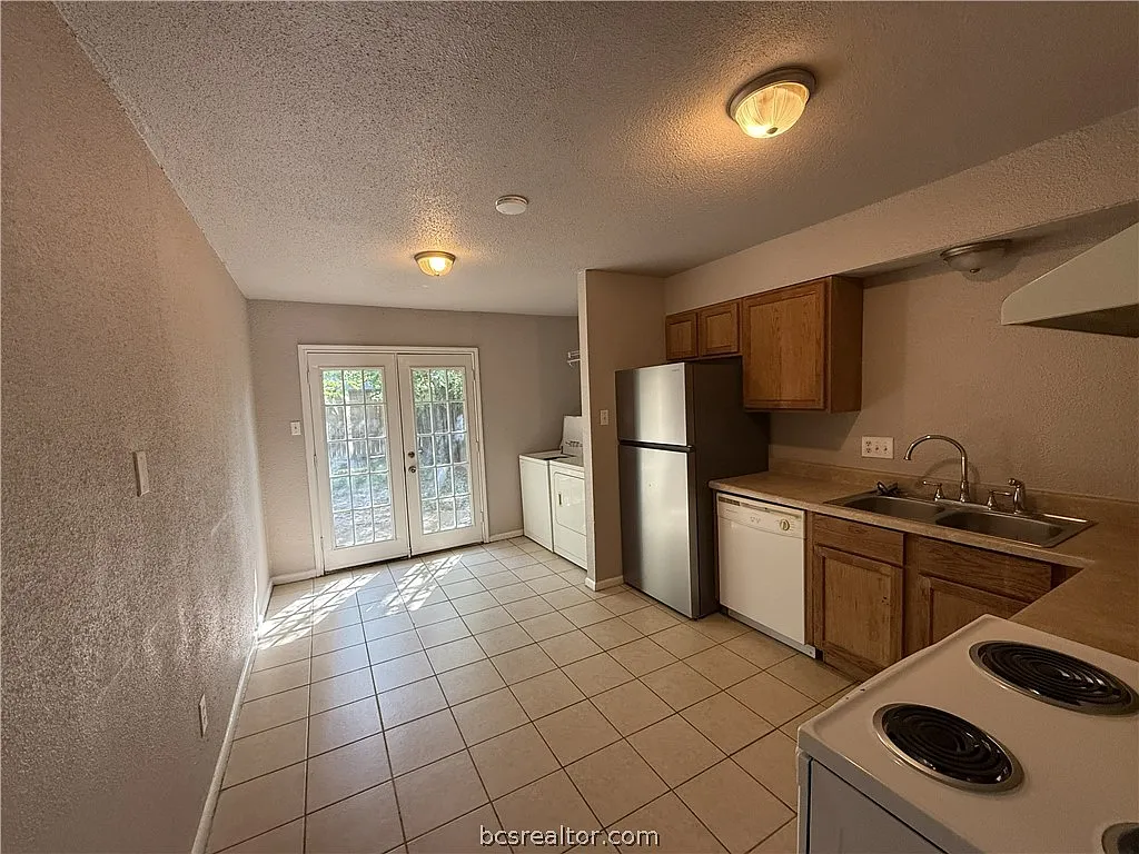 2 bed, 841 sqft, $950 — Photo 3