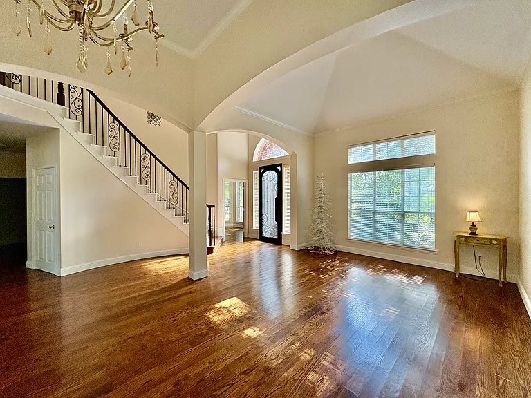 2720 Millwood Dr — Photo 3