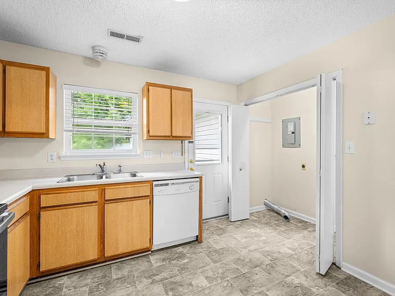 116 Live Oak Ct — Photo 11