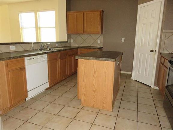 2nd image of 5804 Mariposa Dr