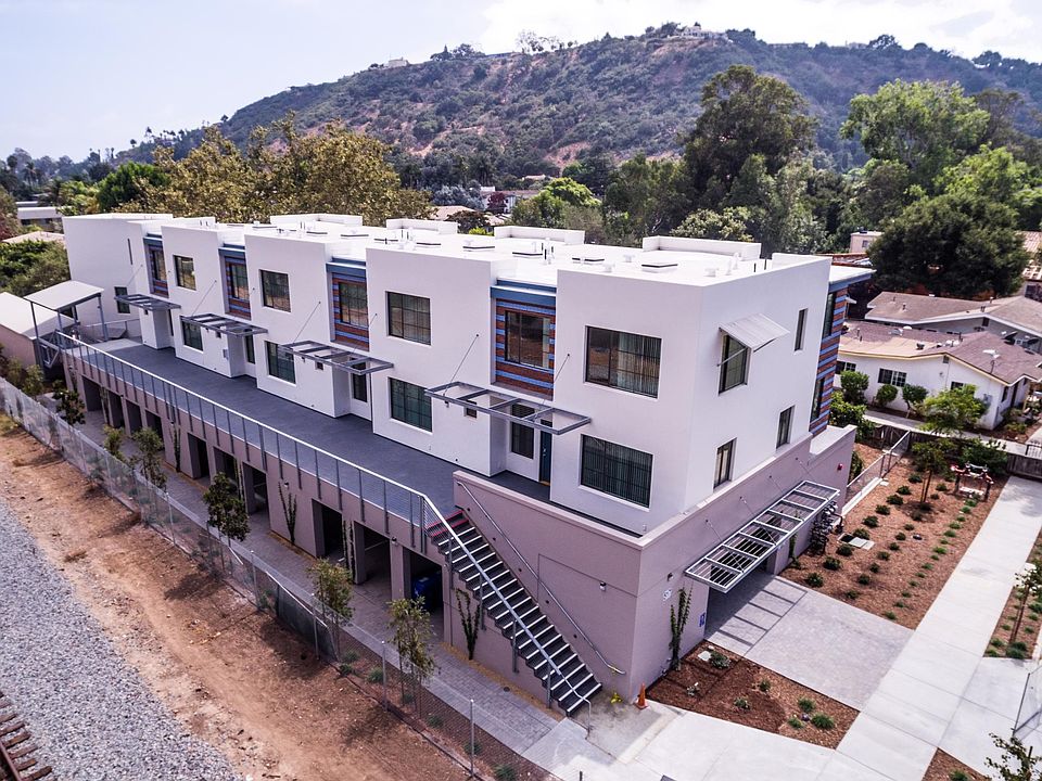 2nd image of 517 W Figueroa St #1