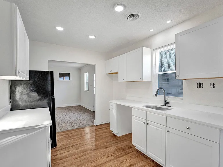 3780 Shirlwood Ave — Photo 11