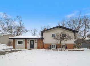 630 Bode Rd, Hoffman Estates, IL 60169