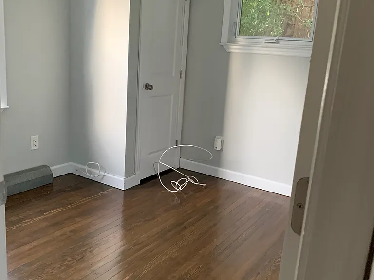 33 E Lyons St — Photo 2