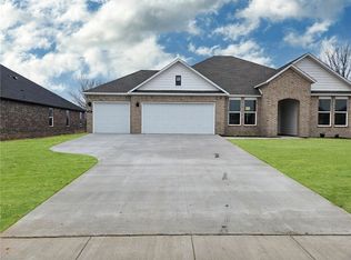 106 N Kit Kat Ct, Siloam Springs, AR 72761