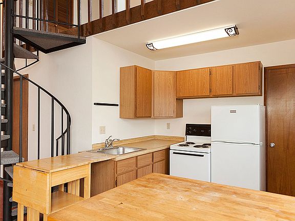 4th image of 922 NW 50th St Unit 4