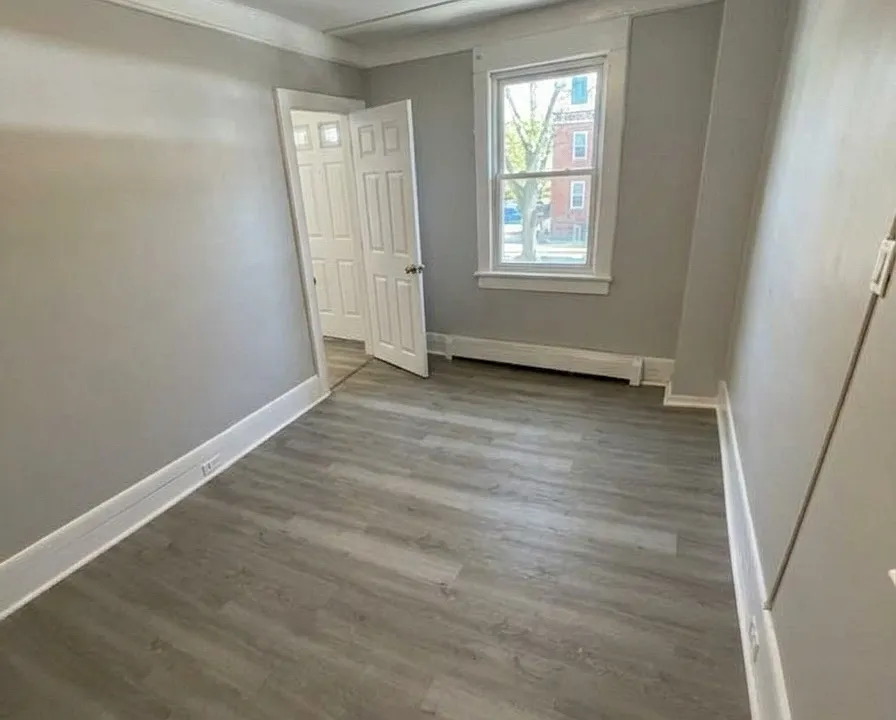 52 Broad St #1