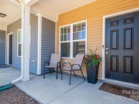 5th image of 16039 Simril Ct