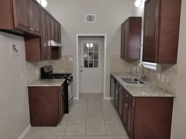 1018 Three Forks Dr — Photo 5