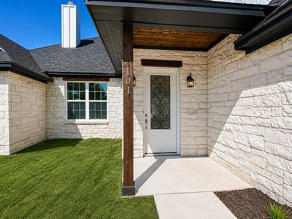 2nd image of 101 Eagle Point Drive
