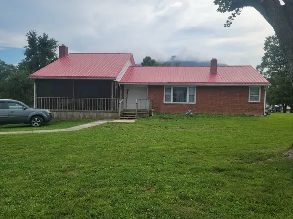 415 Fairway St, Pearisburg, VA 24134